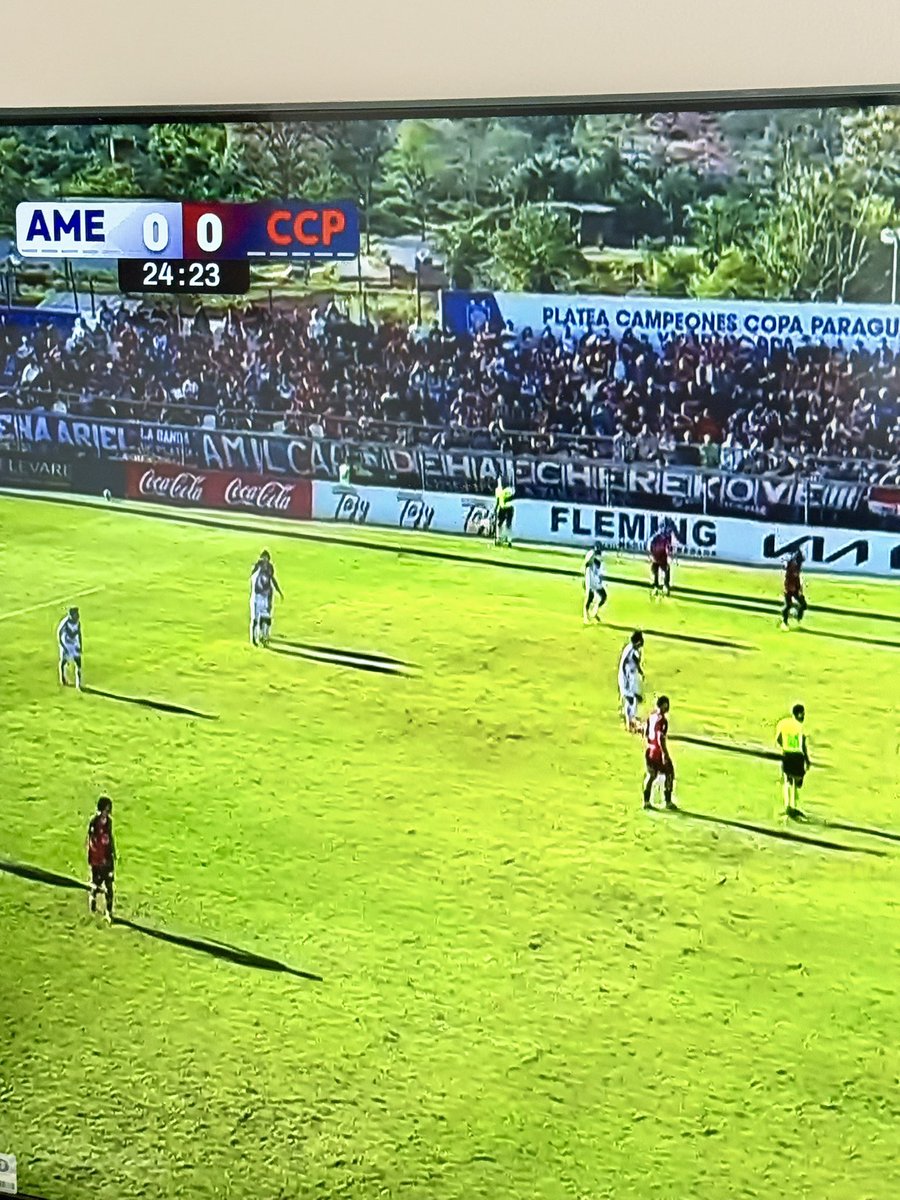 patogrosopy's tweet photo. Horrible lo de Tigo Sports!

La calidad es realmente lamentable, esto ni siquiera llega a HD (720p) y en una TV de más de 50” (un tamaño estándar mínimo ya prácticamente hoy en día) queda MUY en evidencia. 

De ver el Mundial en 4K con HDR pasar a esto es como volver a los 90s. https://t.co/FmWeaw7NZY