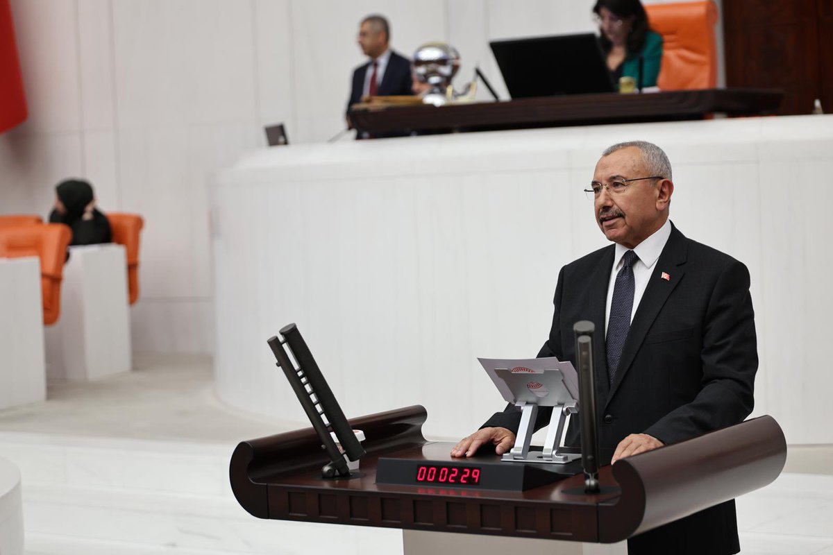 hamditeker's tweet photo. “İnsanların en hayırlısı, insanlara faydalı olandır.”

Bu anlayışla gece gündüz demeden çalışan, tevazusu ve güzel ahlakıyla örnek olan kıymetli büyüğümüzün Genel Kurul konuşmasından bir kare.

@bbismailerdem 

#TBMM
#GenelKurul
#MilleteHizmet
#TürkiyeYüzyılı
#İstanbul https://t.co/c2mvRaBDFl