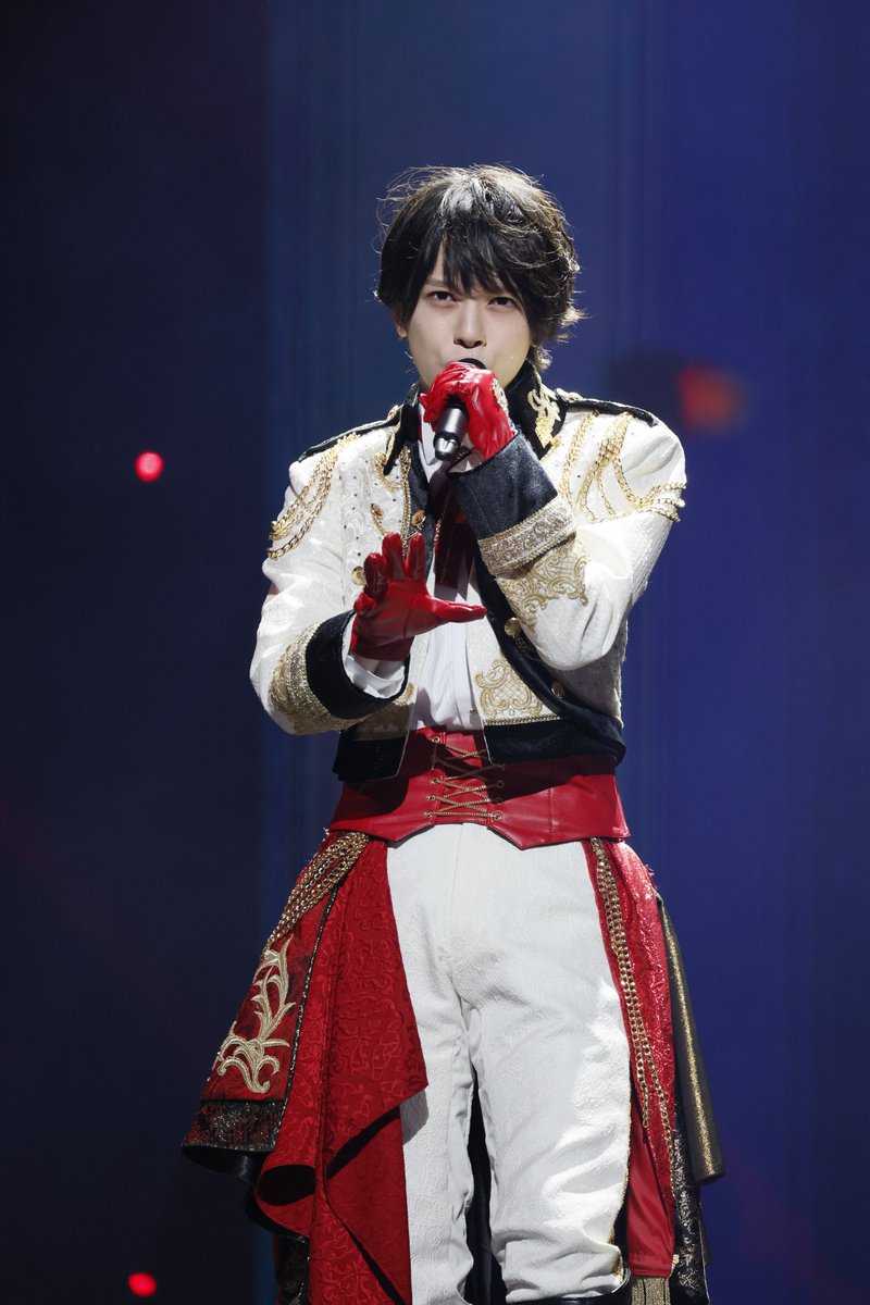 modelpress's tweet photo. 【Howzit 1st LIVE 2026NICE TO ME YOU】

西村拓哉、涙ながらに決意表明
「全て背負って東京に出てきました」

📝メンバー挨拶全文（※ネタバレあり）
https://t.co/MwNXPzxh9J

織山尚大
「1年ぶりに今日アイドルの姿で皆さんの前に出ることができたんですけど、やっぱりアイドルをやっていて良かったなって思いました」

黒田光輝
「僕が思う1番はやっぱり笑顔でいること。そして僕たちが笑顔にさせること」

檜山光成
「絶対幸せになろうね」

ヴァサイェガ渉
「皆さんを幸せにする、笑顔にする、皆さんを大切にする、事務所らしさも大切にする。これが大事なんじゃないかと思って」