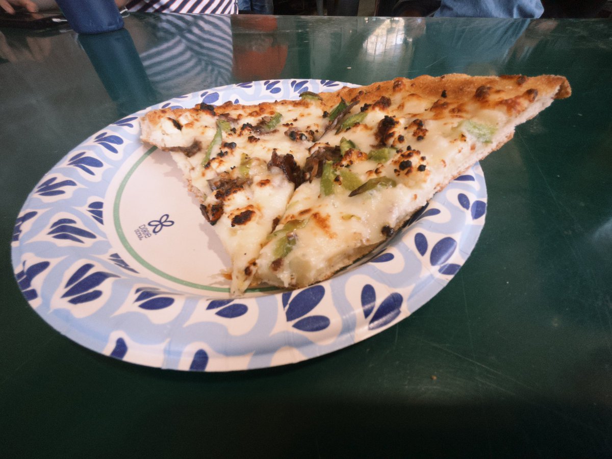 GThedog6's tweet photo. #WEats pizza fo lunch https://t.co/VFuJzUHjXJ