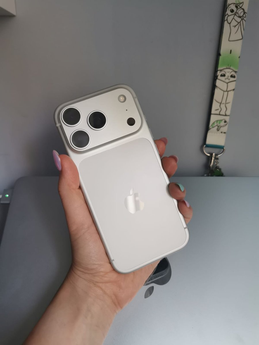 misia_domi's tweet photo. I stało się #iPhone17pro #TeamSilver https://t.co/028FCzPAOr