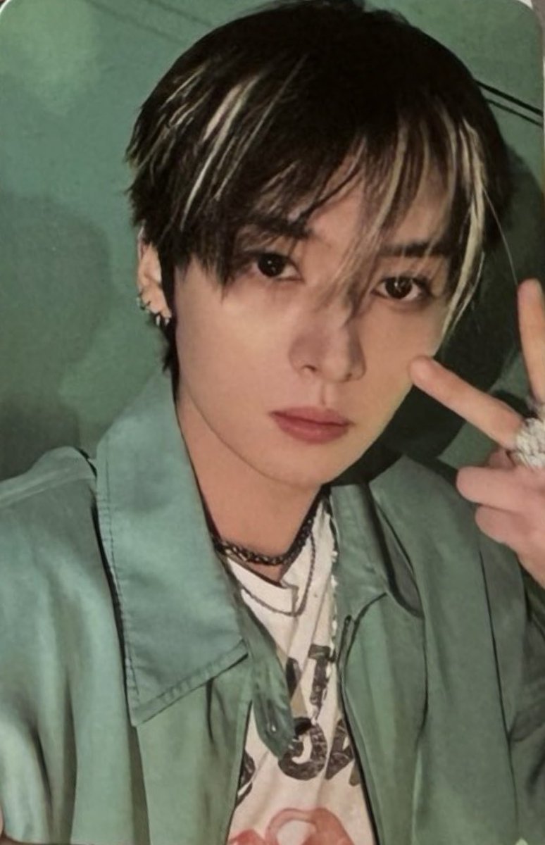 OTANIME_29's tweet photo. Stray Kids This &amp; that Photocard scan - Lee Know https://t.co/rqG32NFtJY