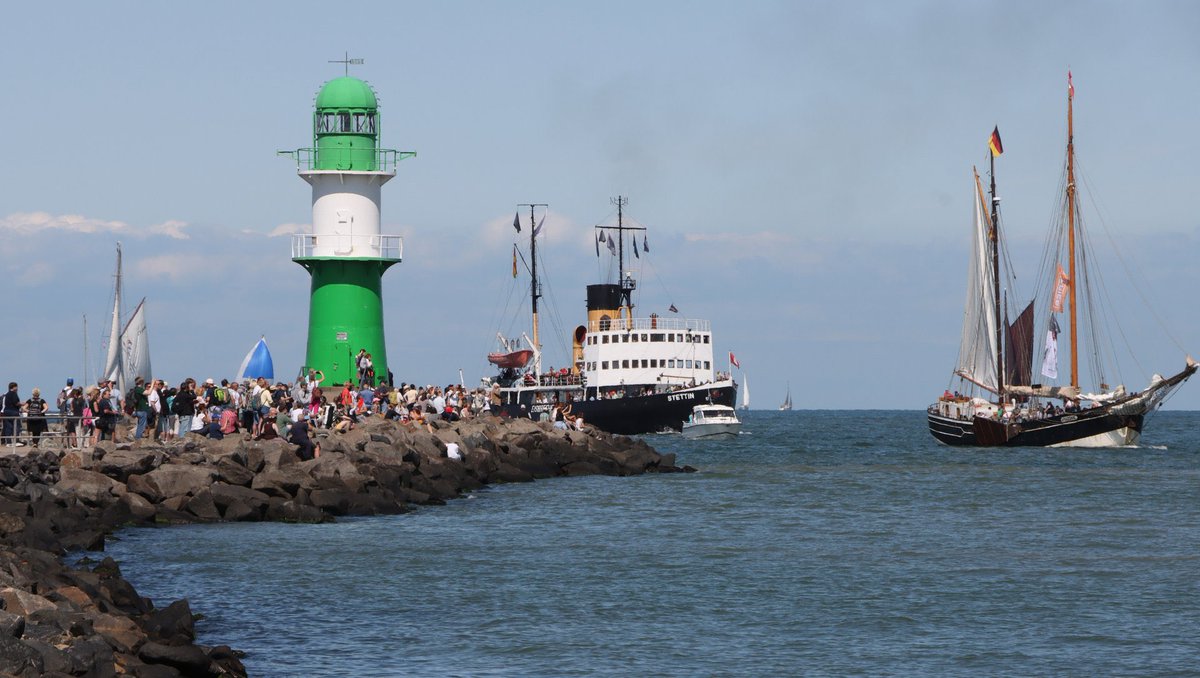 RickyGTS's tweet photo. Jedes Jahr sage ich … es kann nicht besser werden 🙋♂️ … und dann kommt das neue Jahr 😅 #HanseSail 2026 📸 #Warnemünde https://t.co/i2kbYfSW0D