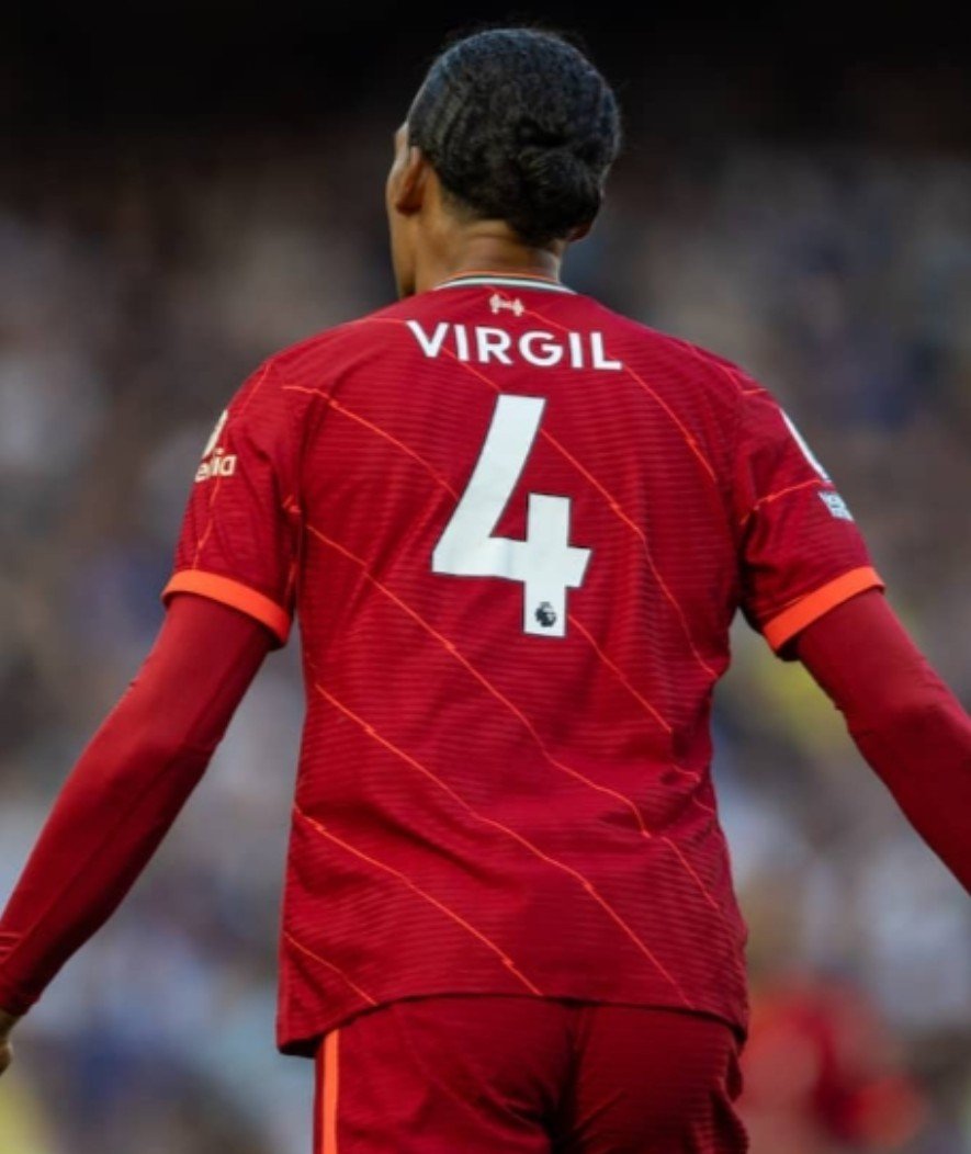 HurzelersHat's tweet photo. Luka Vuskovic says he wears the number 44 because he is "11 times as good as Virgil Van Dijk"
#bhafc https://t.co/PnAQrEsUgl