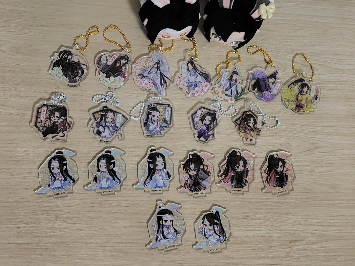 rin_slown's tweet photo. 昨日の戦果🐰懺悔なんですがアクキーとアクスタを買い占めてしまいました…どうしても欲しかったので🙇‍♀️💦でも他のグッズは諦めました。アクスタは何個かなくなってたって事は同志がいる!!遠慮して買ったのかな…ごめんなさい🙏 https://t.co/gddGO8fin1