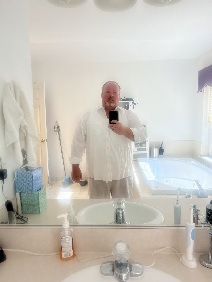 simplebarkeep's tweet photo. Are white parties still a thing?  Headed out to one. https://t.co/yZO1BeeVnl