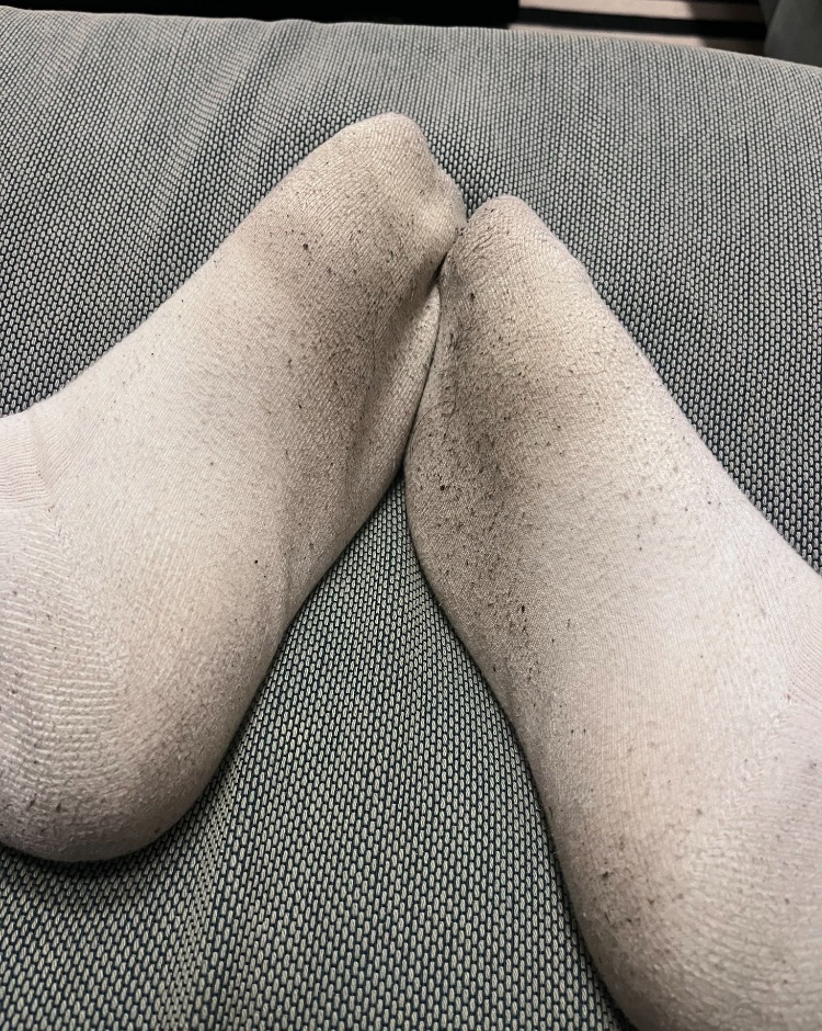 hMPfPRtBmV3dZ8k's tweet photo. これで挟まれたい人いる？
 ※臭すぎ注意 https://t.co/SpRgNH5y8y