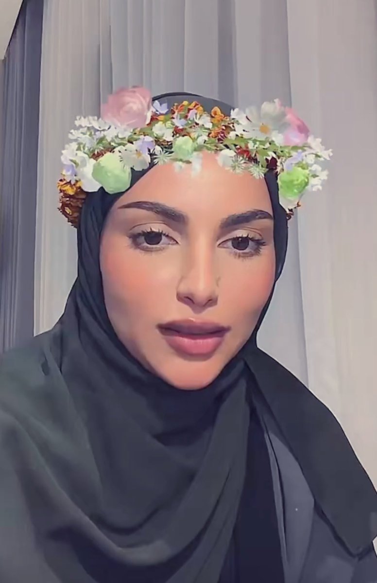 ninentySevan's tweet photo. ما زاااان الطوق إلا عليها 💜💜🧡💕. https://t.co/GoZ7TCdtN7