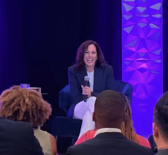 kdh4potus's tweet photo. NEW: “Highlight of my year:
former Vice President Kamala Harris speaking at People For the American Way #YEO Young Elected Officials. She is such a good person.” ~ Sophia Yen https://t.co/AMAwufc35d