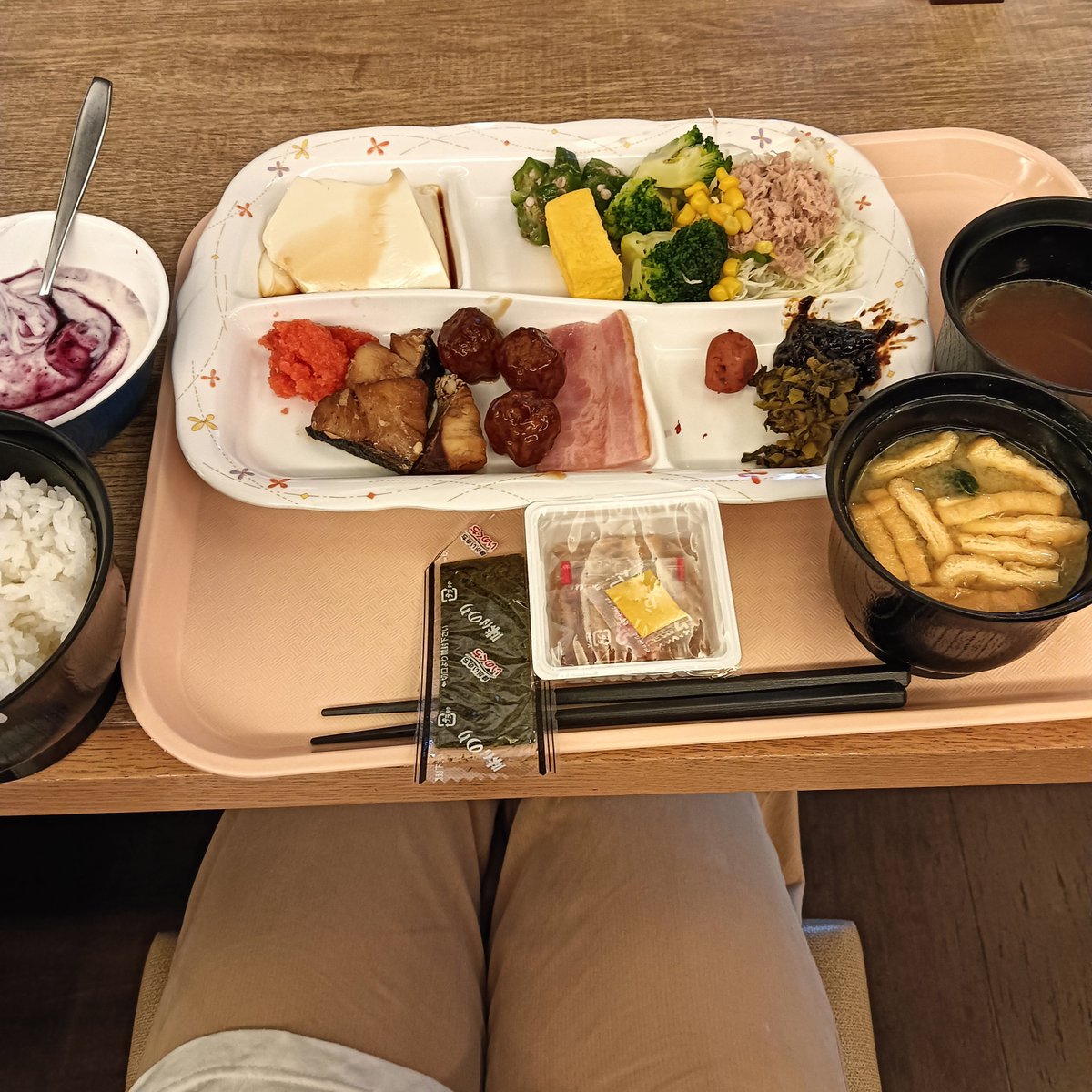ron_w_t_live's tweet photo. 明太子と高菜とお海苔の佃煮でご飯が終わったのでおかわりしたら、お腹パンパン😅。 https://t.co/sQwtHBsUxU
