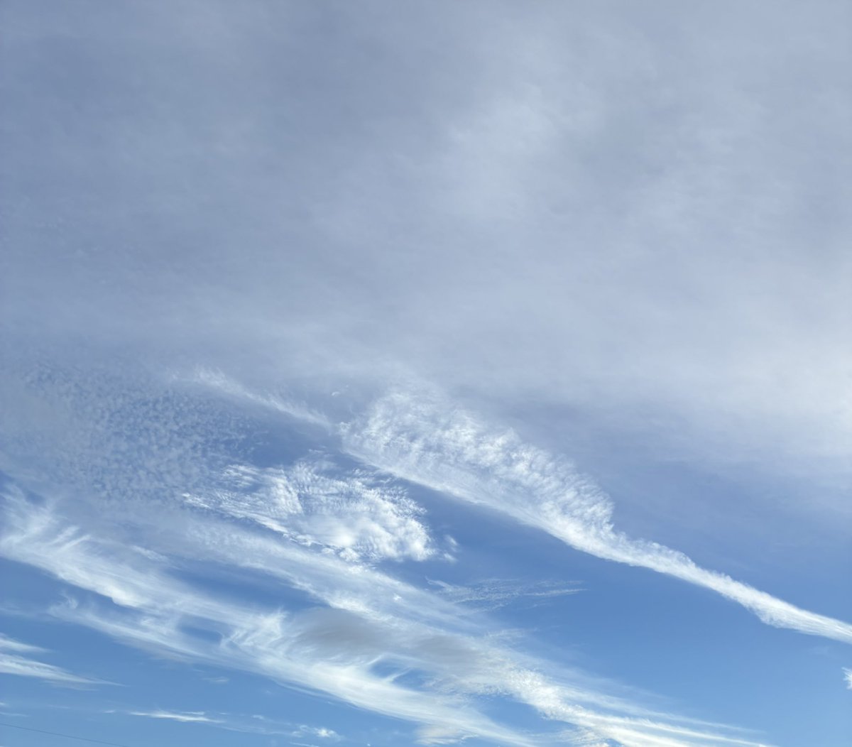 yukekamed24's tweet photo. 昨日の帰り道の空
なんとなく秋っぽい…と思ってパシャリ

気温も秋っぽくなってくれぇ💦 https://t.co/KtTacnHWQe
