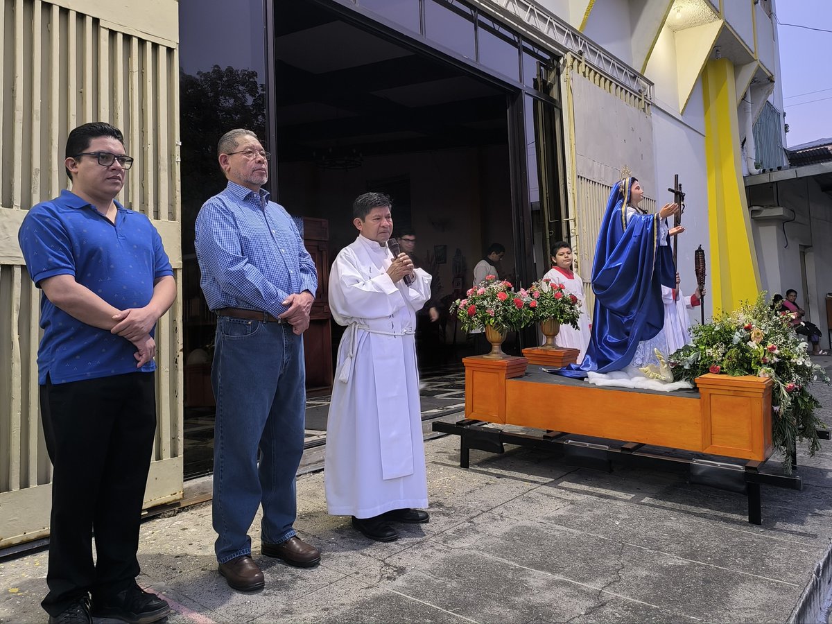 SimonPaz_Sv's tweet photo. Tuve el agrado de acompañar el segundo día de la Novena en honor a Nuestra Señora de la Asunción, realizado en el Pasaje Guatemala #Mejicanos San Salvador Centro.
#FiestasPatronales2026 #NuestraSeñoraDeLaAsunción
#ElSalvador https://t.co/l1uGXzIxfB