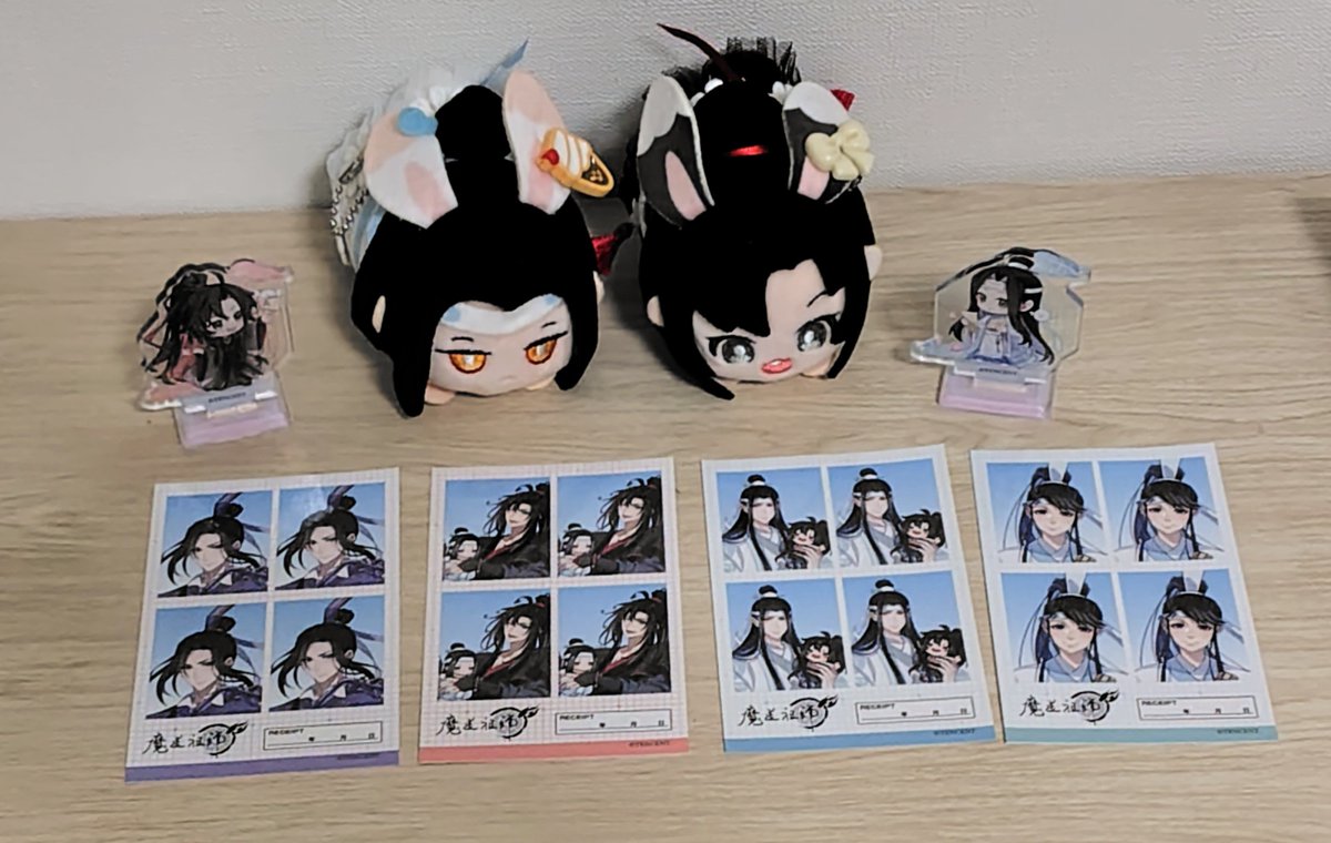 rin_slown's tweet photo. 他のグッズは諦めたって言ったけど証明写真風カードはランダムで買いました😅
欲しかったぬいぐるみ持ってる忘羨出てくれた✨このキリっとした顔でぬいぐるみ抱きしめてる藍湛好き🫶 https://t.co/SikYkRY0O0