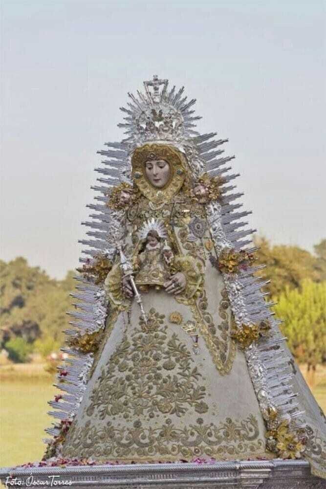 DiarioRociero's tweet photo. Buenas noches.
Con confianza, ponemos en las manos de la Virgen del Rocío nuestro descanso y nuestros sueños.
Hasta mañana #Rocieros https://t.co/LbKdeyqp5y