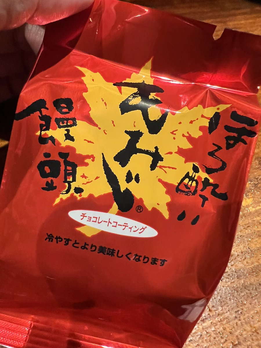 LUY1221's tweet photo. 今宵もありがとう&amp;ご馳走様でした🍻
お土産もありがとうです🍁

日曜日は19:00〜24:00で出勤します🙂‍↕️

帰り際、アルバくん(1才♂)が床に転がってた https://t.co/tfZGkEwmWP