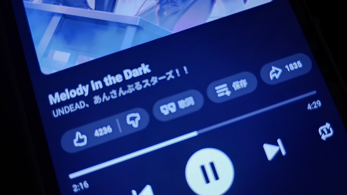 karasutombi's tweet photo. 部屋で小さな音がする……
何……！？

と思ったら、
鞄の中、イヤホンで曲流しっぱだった……

一晩中メロダを流していた…… https://t.co/pfamdXDIUb