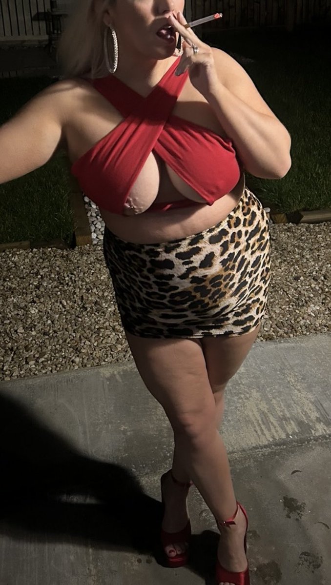 sluttymilfwifex's tweet photo. Needed this so much today 🚬😉

#milf #cougar #hotwife #swingers #smokefetish #smoking #cigarette #tits #boobs #bigtits #busty #horny #nsfw #of #onlyfans #sharedwife #slut https://t.co/lNs8LmvzG3