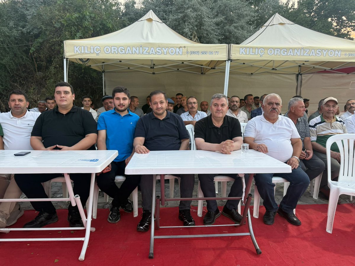 akparticubuk's tweet photo. İlçe Başkanımız Sn.@akahmetkilic Belediye Başkanımız Sn.@avbakidemirbas ve Teşkilat mensuplarımız Ümrenur &amp; Cengiz Arslan çiftinin düğün merasimine katıldılar.🤵🏻👰🏼
 
Çiftimize ömür boyu mutluluklar dileriz.
@hakanhanozcan @AkpartiAnkara https://t.co/Zp12gheP98