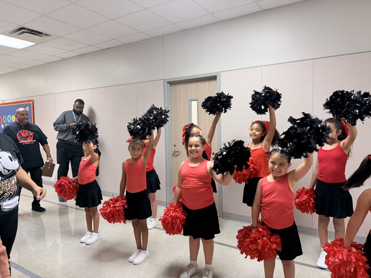 HillHawksES's tweet photo. Hill’s 2026-2027 Meet the Teacher night was an ABSOLUTE success! 👏 Thank you to all the families for coming out, our Hawk Cheer Squad for boosting us up, and our staff for making this afternoon possible! 🎉 Lots of memories were made! 🥳#WeAreHawks #HawkNationPride https://t.co/s93YWapKD0
