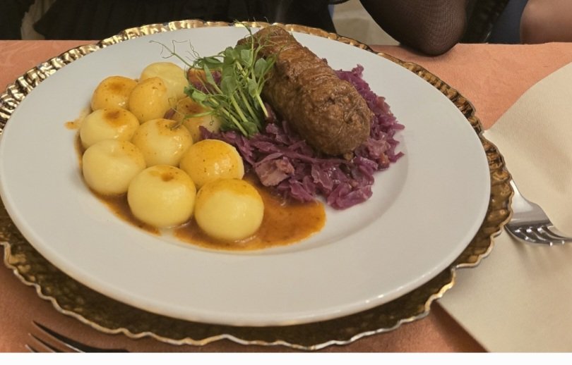 NewCollectorBM's tweet photo. @MegiZat @FremdenlegionPL Byłem w Gliwicach na koncercie w kwietniu i poszedłem z rodziną na obiad do restauracji poziom +. Najlepsze kluski śląskie jakie mialem okazje jeść. Opinie w tym wypadku faktycznie odzwierciedlają jakość jedzenia. https://t.co/H2GDSvRysF