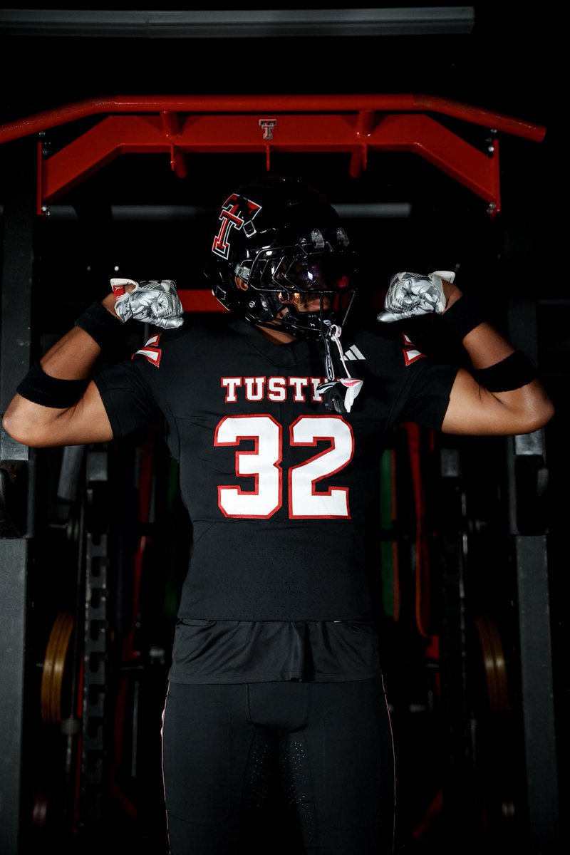VaimaonaStrong's tweet photo. More from media day .. #TustinFootball https://t.co/ZcMMR19bTY
