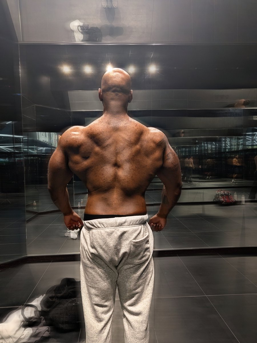daddytjordan's tweet photo. New definition of big back. #fitness #backmuscles https://t.co/bvtSScT3li