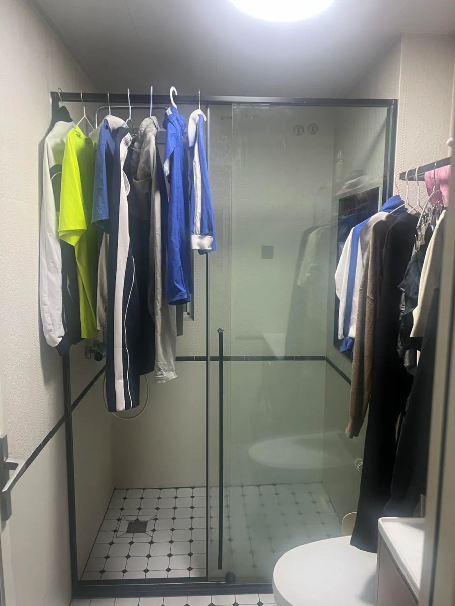zinian2's tweet photo. Just caught mid-fold: fresh laundry straight from the line, still holding that sun-kissed scent. Small wins hit different! https://t.co/nySSZVgvUz