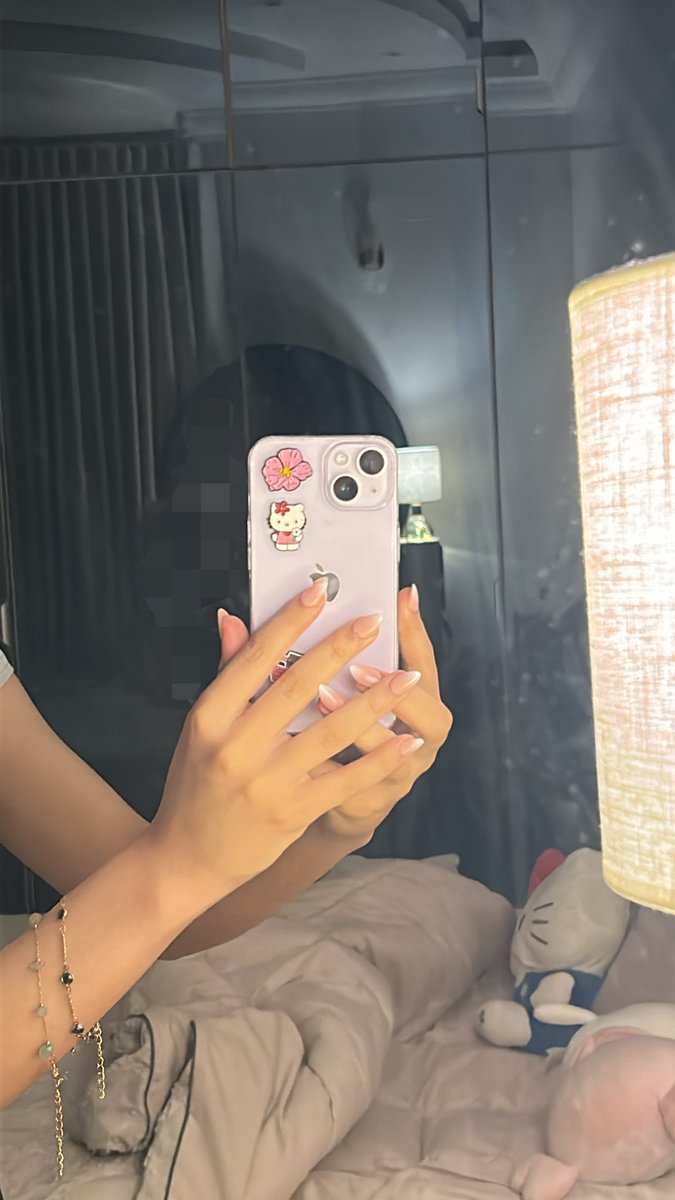 rn3lii's tweet photo. مبسوطه على My nails 💕💕💕 https://t.co/whfTob4B59