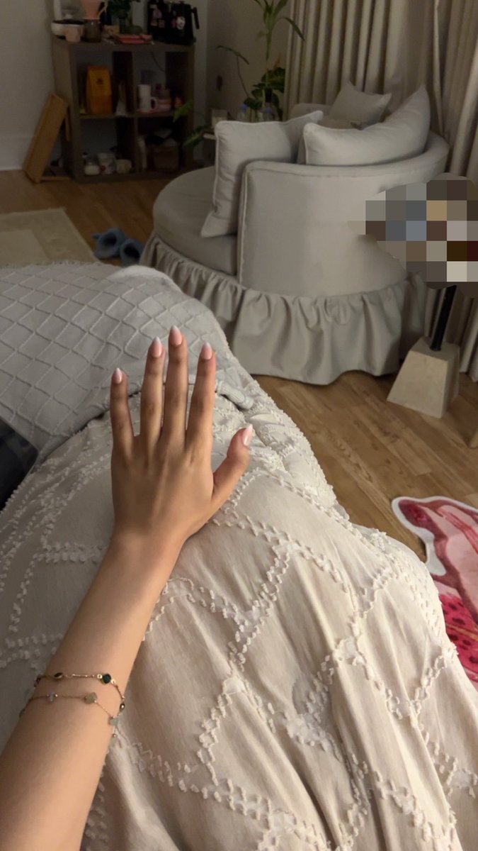 rn3lii's tweet photo. مبسوطه على My nails 💕💕💕 https://t.co/whfTob4B59
