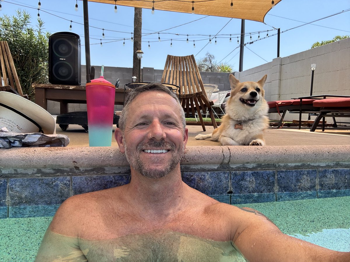 FlagDaddyAz's tweet photo. Just me and Tod hanging by the pool https://t.co/LK7edbpSFG