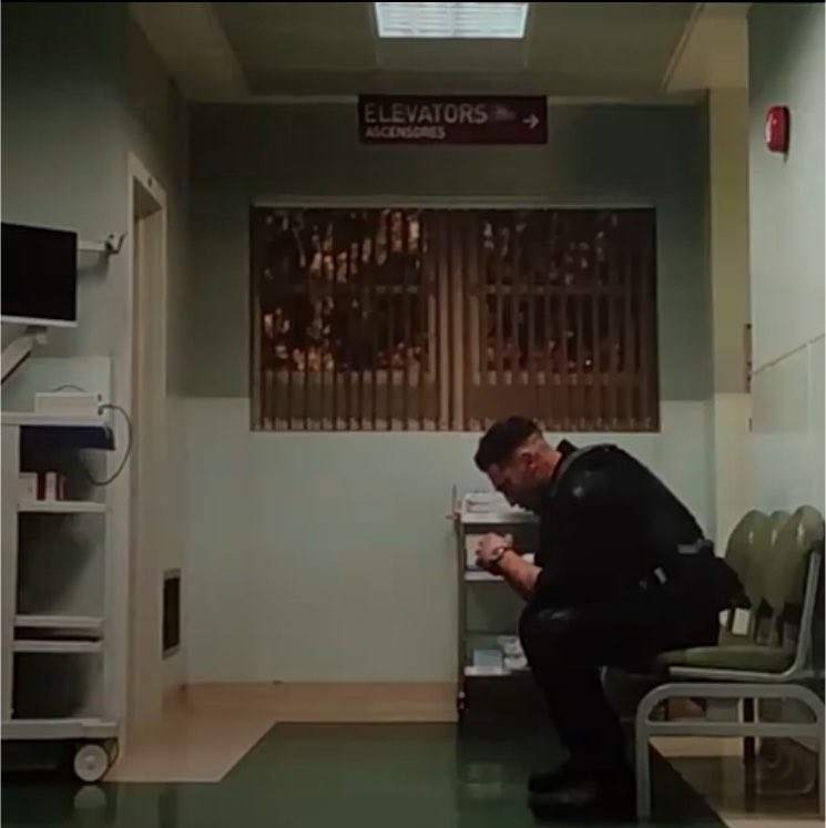 lorxell's tweet photo. Can someone explain to me how Frank got to Spider-Man before the ambulance arrived, even though he was a full kilometer away? https://t.co/Ls0hwlao45