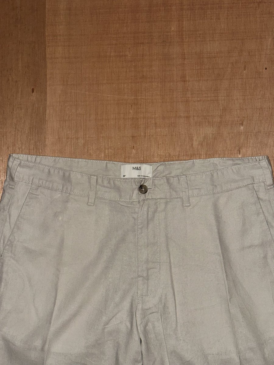 kazualchic's tweet photo. M&amp;S 
—
Short habillé de couleur sable, doté d'une coupe droite et de plis marqués élégants.
—

36 / Semi Lin

6.000Fcfa https://t.co/mdAS1rAEzS