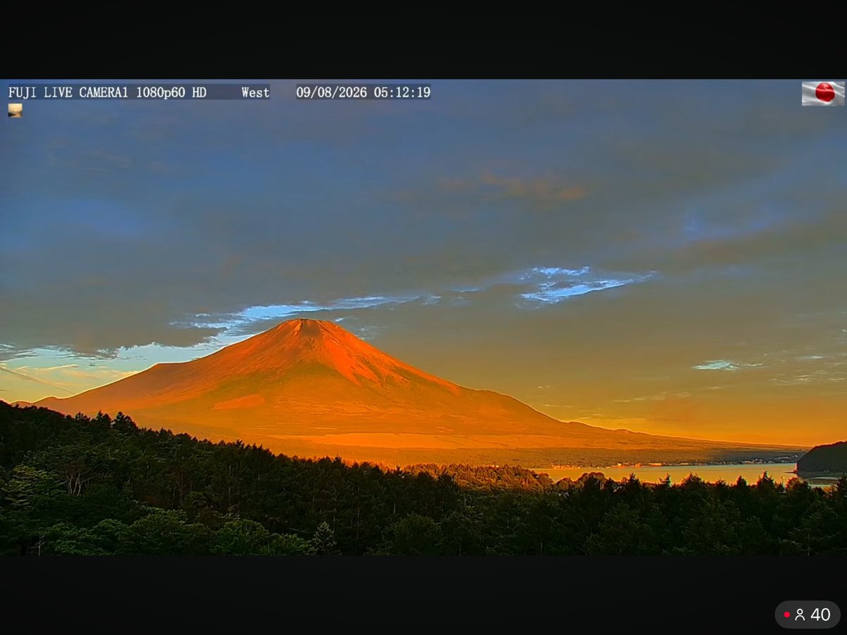 705nt's tweet photo. 赤富士🗻　こちらも綺麗
YouTubeライブカメラより https://t.co/d4M3vW7AyY