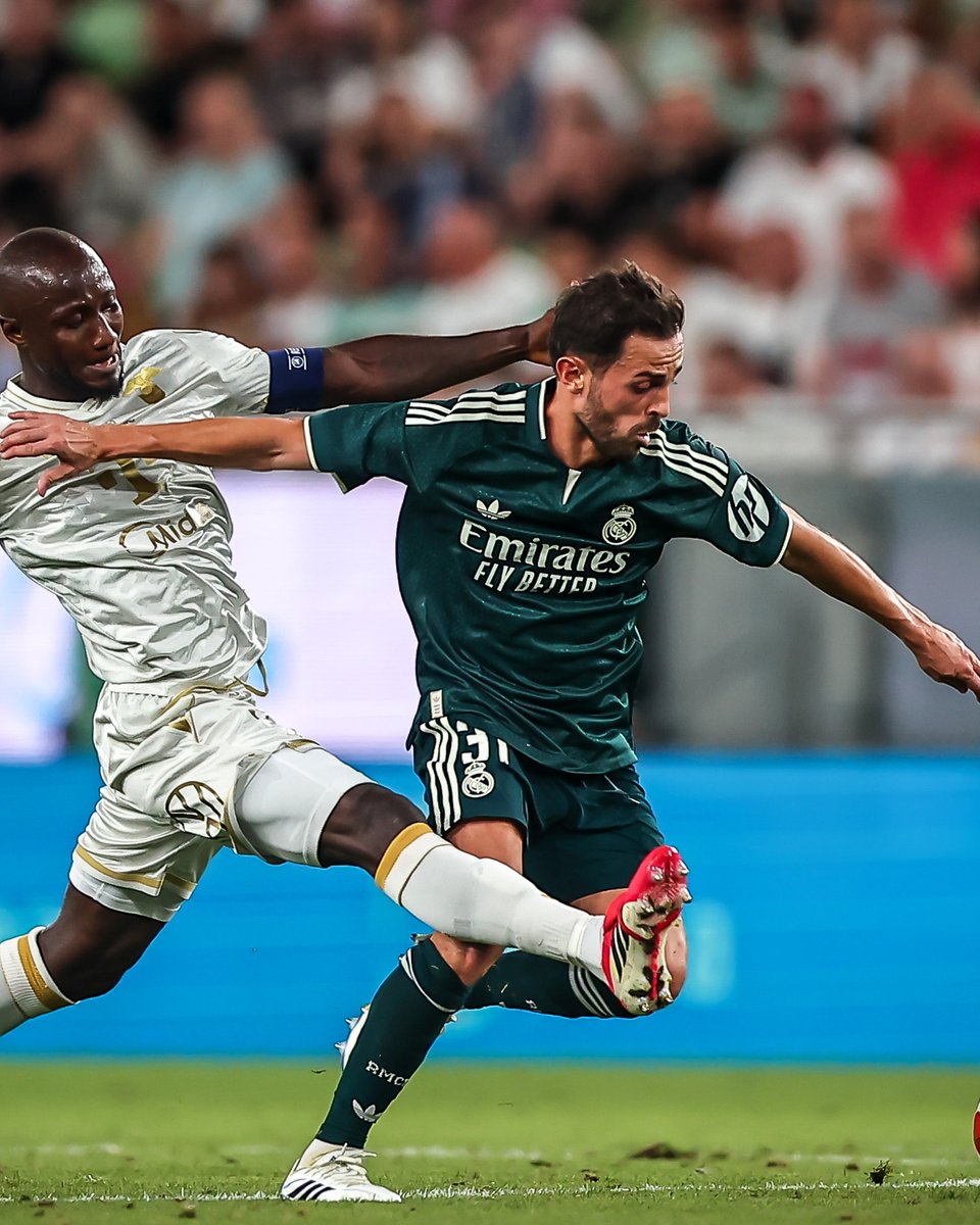 brfootball's tweet photo. Bernardo Silva played his first minutes for Real Madrid against Ferencvaros ✨

New striker signing Carlos Espí scored his first goal for Los Blancos in the 2-1 friendly win. https://t.co/Qtj6J1amEB