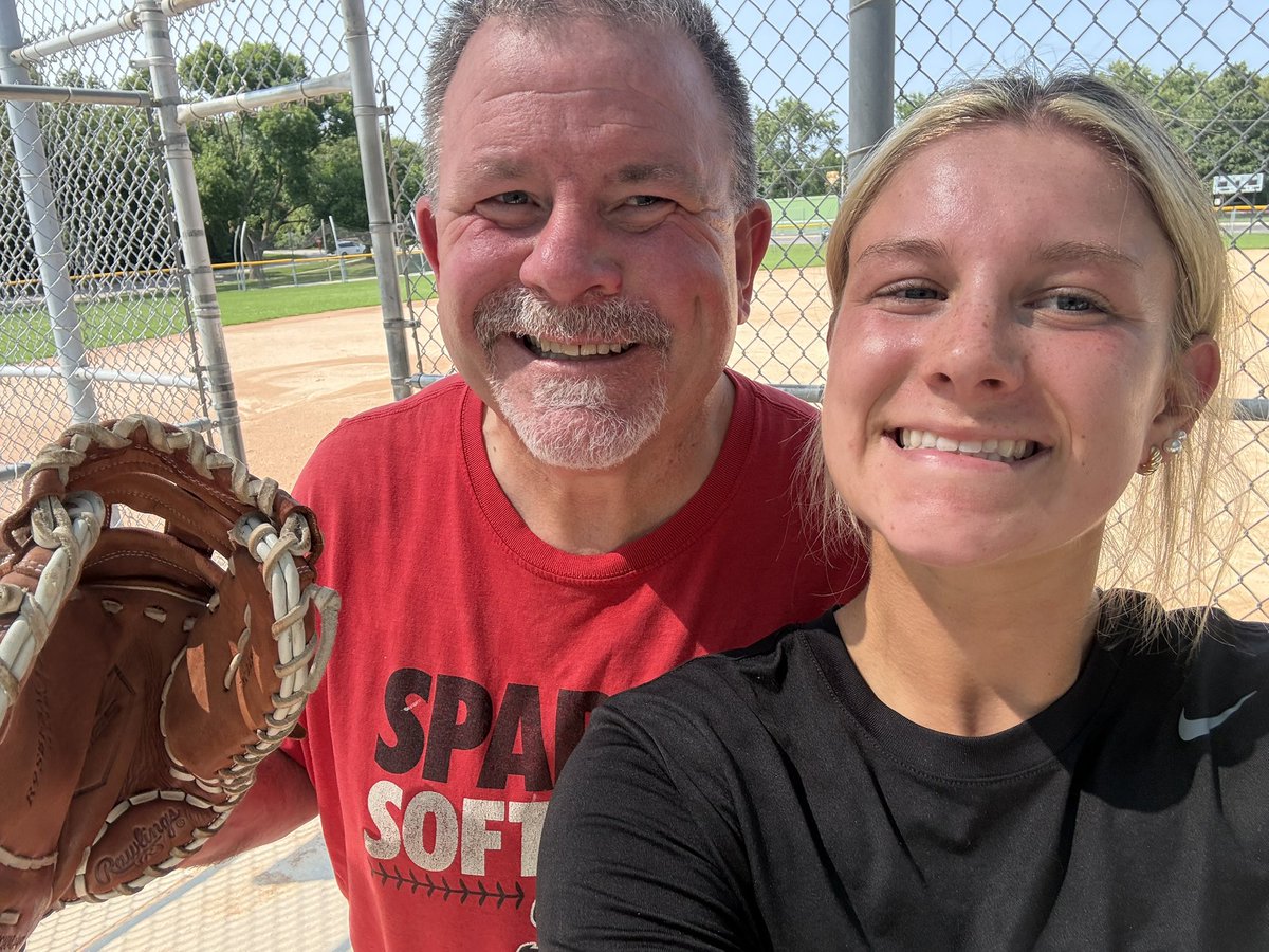 AvaGusel's tweet photo. My favorite bullpen catcher! @FredGusel 
Can’t wait for the season to start 💙❤️ @DePaulSB https://t.co/TZGx6deDH2