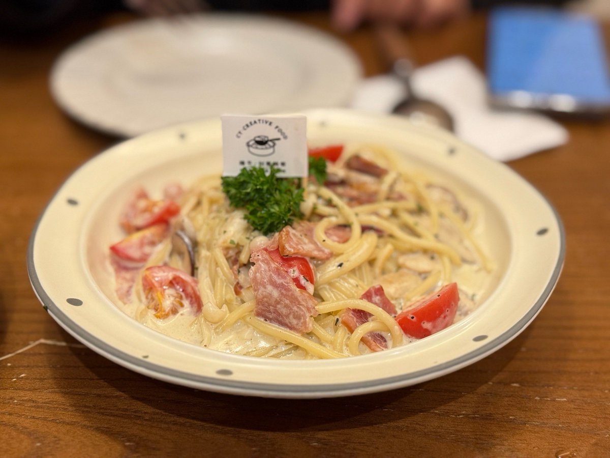 azeembhatti798's tweet photo. Love this cozy weekday dinner: creamy mushroom pasta with a side of fresh arugula! Quick, tasty, and perfect for unwinding after work https://t.co/Kzsv1p85hp