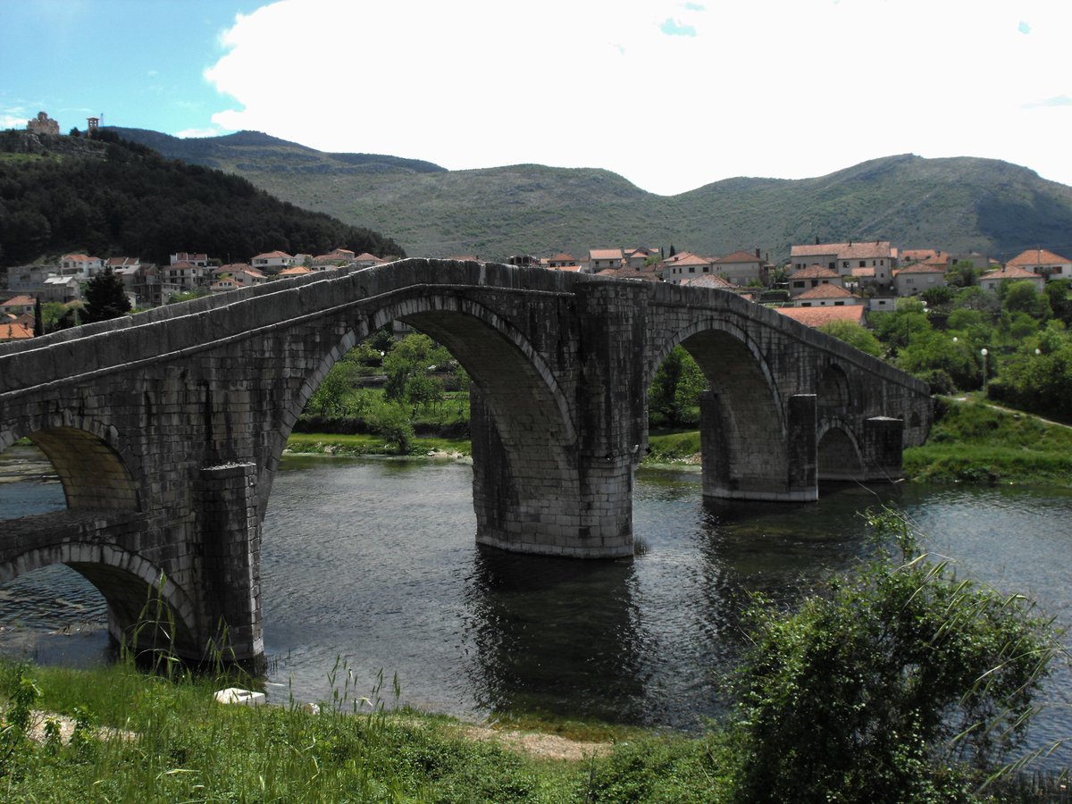 MachuraJerzy's tweet photo. @Michu_1980 Turcy też... 🌉🤩
#mosty #bridges #BiH #BosniaandHerzegovina #Visegrad #Trebinje
📷/my/ 🇧🇦 https://t.co/dHc4E8M1xW