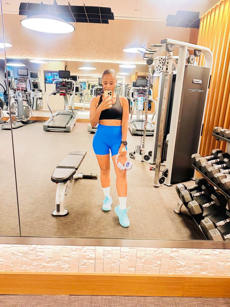 CarolinePule's tweet photo. #FitnessFanatic🏋🏼‍♀️💙💪 Another day at the home gym, healthy active lifestyle all the way.😎
.
.
.
.
.
.
#gymnight #gymmotivation #beatyesterday #runwithcp https://t.co/YVN67jaiFm