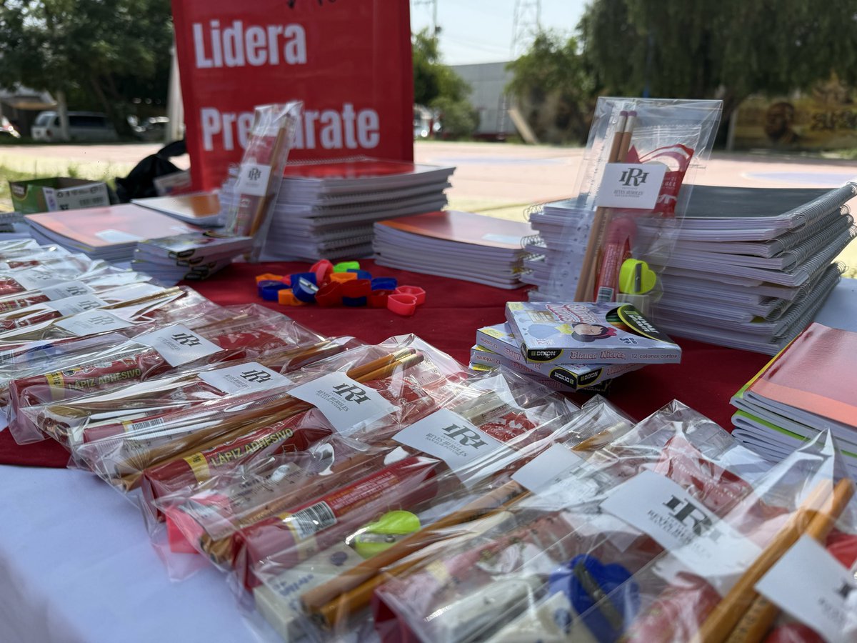 AbrahamCortesMX's tweet photo. Desde el IRH nos sumamos al regreso a clases con la entrega de kits de útiles escolares en colonias que más lo necesitan. 

Para que niñas, niños y jóvenes cuenten con las herramientas necesarias para continuar con su educación. https://t.co/FvftsVc4vQ