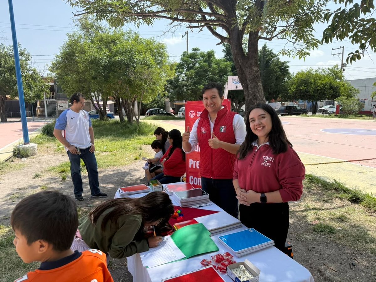 AbrahamCortesMX's tweet photo. Desde el IRH nos sumamos al regreso a clases con la entrega de kits de útiles escolares en colonias que más lo necesitan. 

Para que niñas, niños y jóvenes cuenten con las herramientas necesarias para continuar con su educación. https://t.co/FvftsVc4vQ