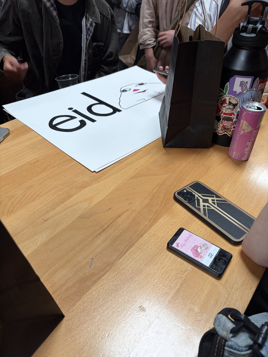 Seii_Miya's tweet photo. @guildlock with @droceagle @egirltamer @AsiimarVEVO  alongside my eid o sign https://t.co/4W4hYXdTIp