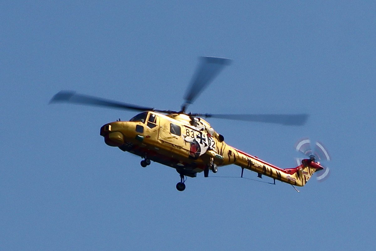 RickyGTS's tweet photo. Und endlich mal wieder #Hubschrauber 🤗 Und denn auch noch in Sonderlack 👍🏻 Mal schaun, was die Speicherkarte noch so her gibt 🙋♂️ #DeutscheMarine 📸 #HanseSail 2026 https://t.co/j09IyVNnbb