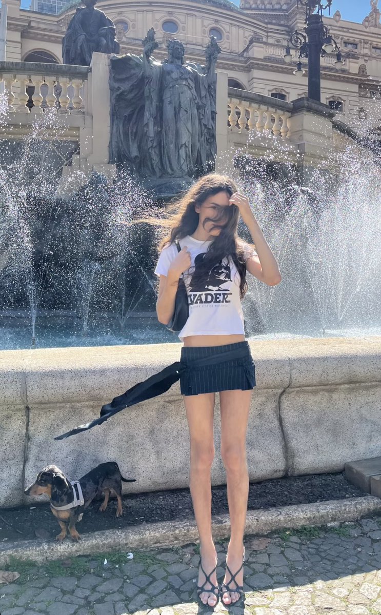 bhardboileo's tweet photo. I really love short skirts 

https://t.co/zZATh27TcR https://t.co/MIS3Ryhzgw