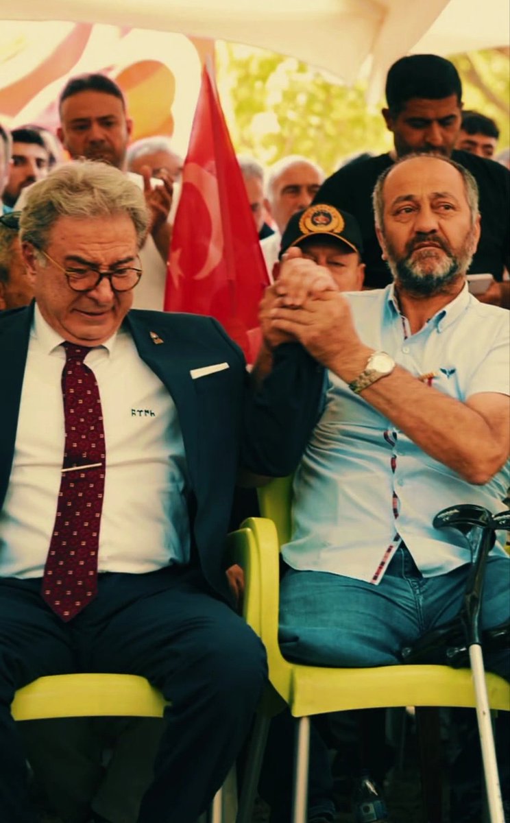 gaziahmetsahin's tweet photo. Zafer Partisi Genel Başkan Yardımcısı Prof. Dr. Ali Şehirlioğlu, terörle mücadelenin en yoğun olduğu dönemlerde askerî hastanelerde birçok gazimizin ameliyatına girdi. O gazilerden biri de bizdik.

Yıllar sonra bugün Güvenpark’ta yeniden karşılaştık. Geçmişin acıları, fedakârlıkları ve hatıraları bir anda canlandı. Duygusal anların yaşandığı bu buluşmada, Ali Hocamızın gaziler için taşıdığı emeği ve vefayı bir kez daha hissettik.

O, sadece ameliyat eden bir hekim değil; gazilerin yarasını bilen, acısını yüreğinde taşıyan bir gönül insanıdır.

Teşekkürler Ali Hocam. 🇹🇷 @AliSehirlioglu @zaferpartisi @ZaferPartisi_34 @ZaferPartisi06 @zpgencresmi @zpbeylikduzu @gazilerplatform