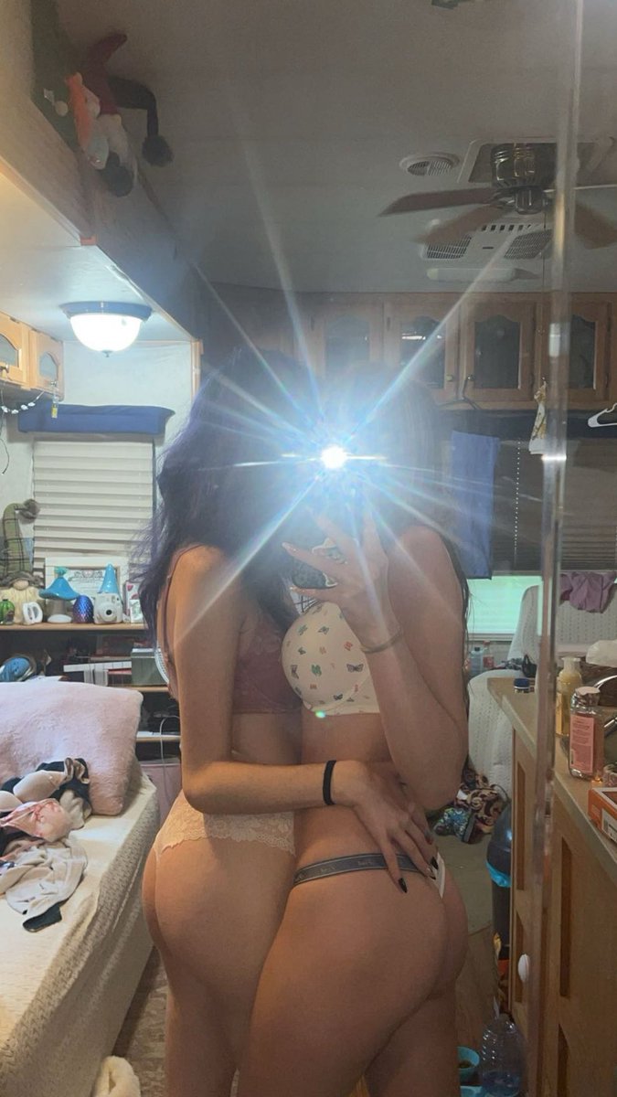 Cxmslxt33's tweet photo. Me and a friend are online together and selling customs:) dm me!!#customcontent #selling #sellingcontent #dmme #lesbian #foryourpleasure https://t.co/tpNixNUkYw