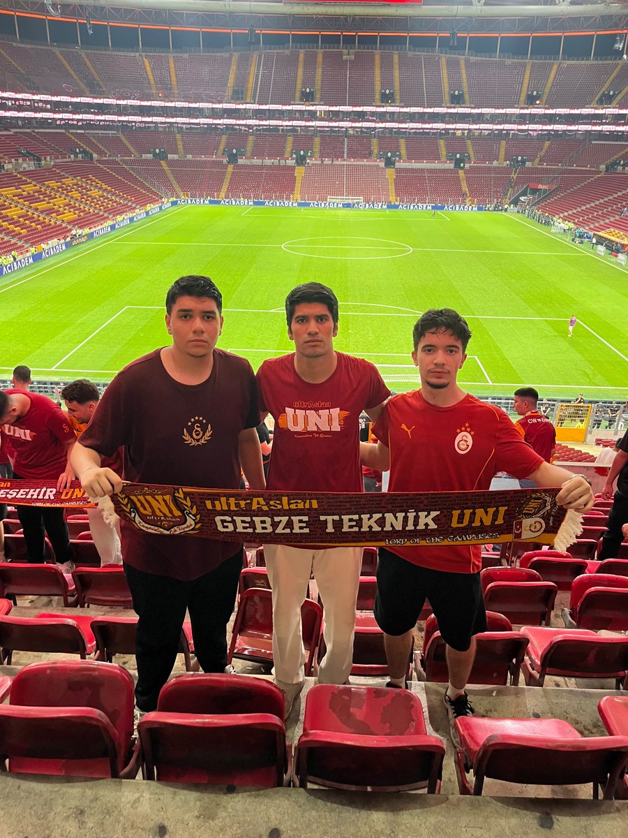 uAUNIGebzeTek's tweet photo. 08.08.2026 | Galatasaray-Villarreal CF

Uğrunda Ölmeye Değer.

Galatasaray'ımızı Villarreal karşısında oynadığı hazırlık maçında yalnız bırakmadık.

#ultrAslanUNI #uAUNIGebzeTek https://t.co/m59aRs5rCP