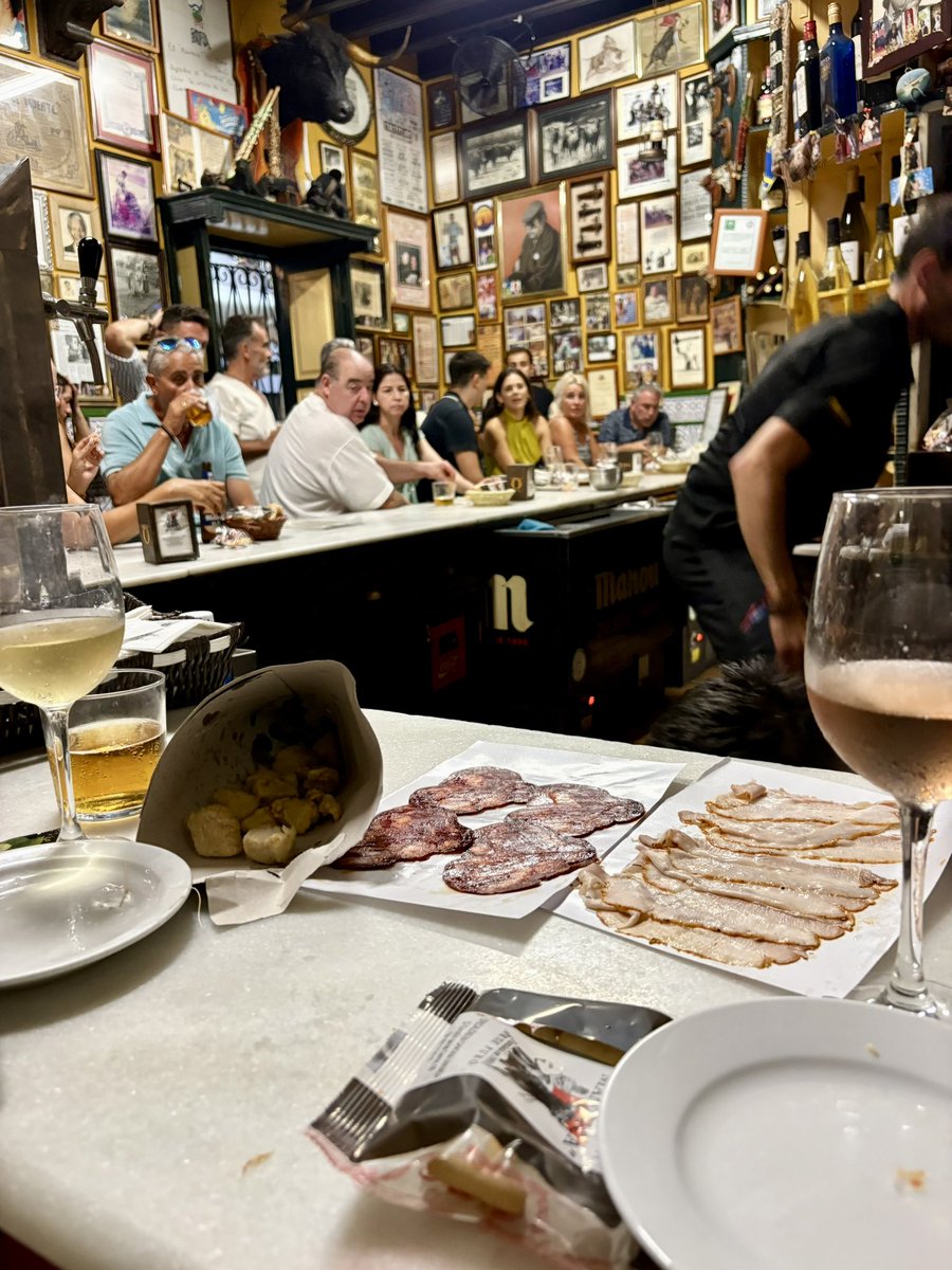 Estate_vibes's tweet photo. Cenando en el VIP de Casa Manteca. Arte Puro. https://t.co/2XsJU55HLL