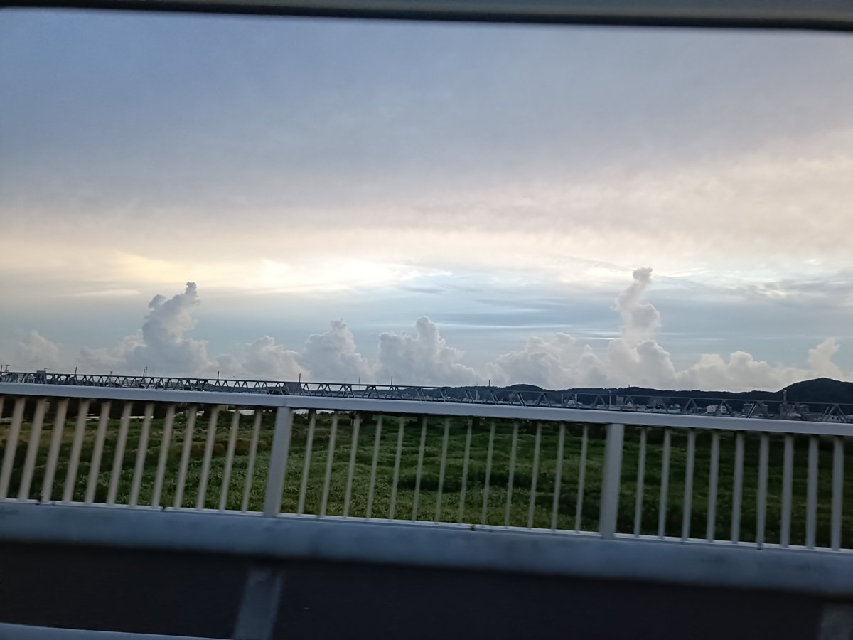 k2fox's tweet photo. 凄い雲　入道雲？ https://t.co/4MyxyUUQZy