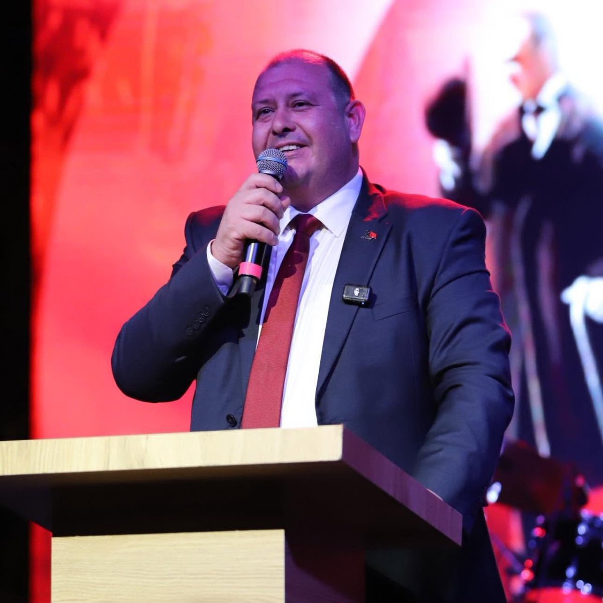 karsitmedya's tweet photo. Tutuklu Menderes Belediye Başkanı İlkay Çiçek görevden uzaklaştırıldı https://t.co/prHwcyhXe5
