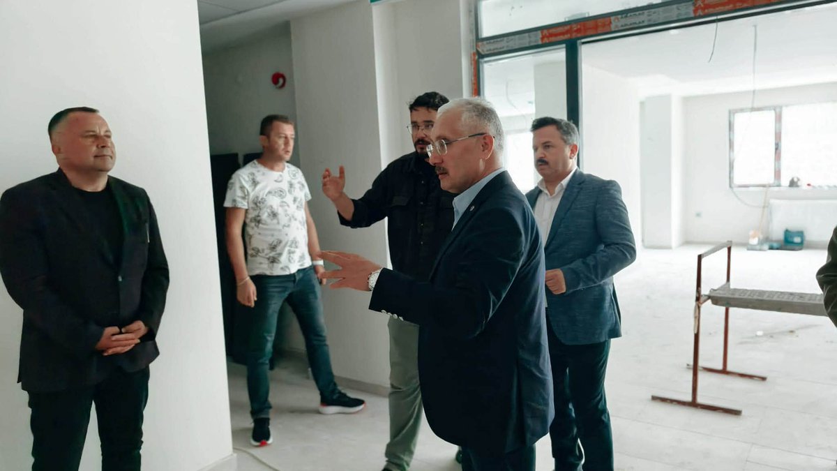 giresun_mem's tweet photo. MEB Strateji Geliştirme Başkanımız Sayın Ercan Türk ve Müdürümüz Sayın Özgür Tokgöz Dereli Öğretmenevi İnşaatını Yerinde İnceledi

MEB Strateji Geliştirme Başkanımız Sayın Ercan Türk, İl Millî Eğitim Müdürümüz Sayın Özgür Tokgöz ile #Dereli Öğretmenevi inşaatında incelemelerde bulunarak şube müdürümüz, kurum müdürümüz ve yüklenici firma temsilcisinden bilgi aldı.

İlimizi ziyaret eden, katkı ve destekleri ile her zaman yanımızda olan MEB Strateji Geliştirme Başkanımız Sayın Ercan Türk'e teşekkür ederiz.

#YarınlaraEğitimleGiresun

@tcmeb @Yusuf__Tekin @meb_sgb @mebiegm @TC_giresun @ValiMustafaKoc @ercanturk28 @cftcblnt @ozgurtokgoz52
